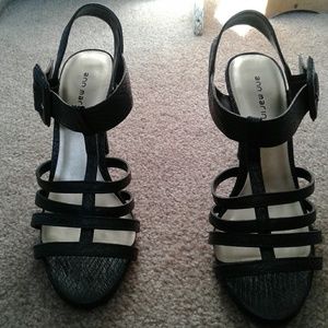 Anne Marino Women's Sandal Pump. Size 9W